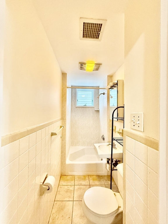 724 Cambridge St, Wellington-Harrington