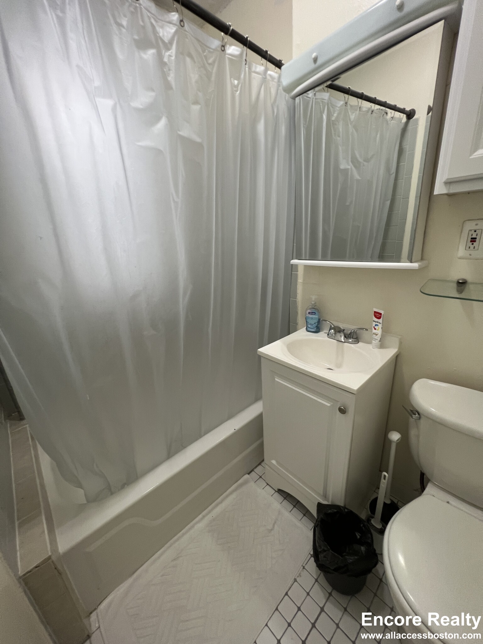 364 Riverway, Mission Hill