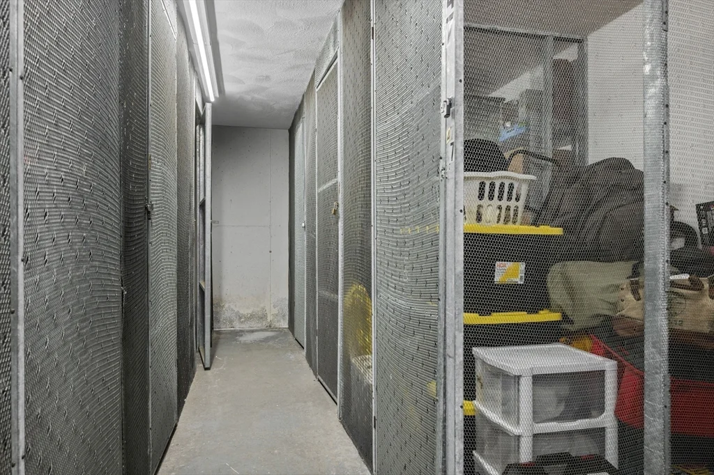 295 Lynn Shore Dr, Diamond District