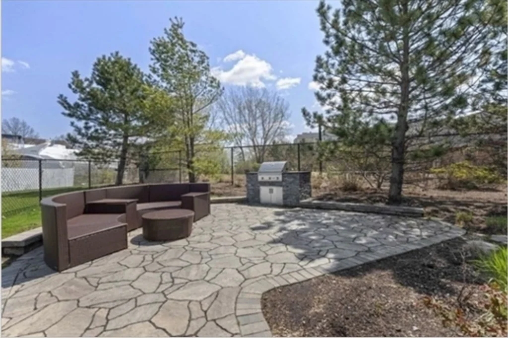 10 Seaport Dr, Quincy