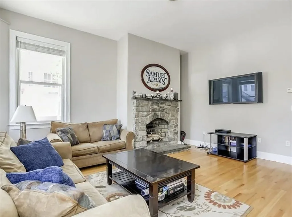 25-27 Dorchester St, South Boston
