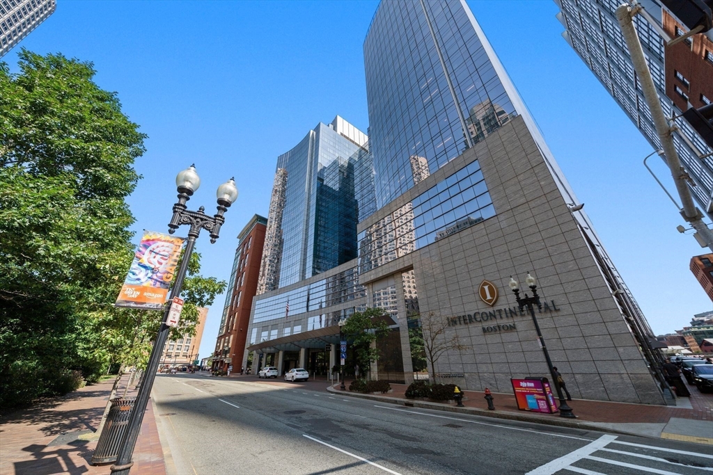 500 Atlantic Ave, Waterfront