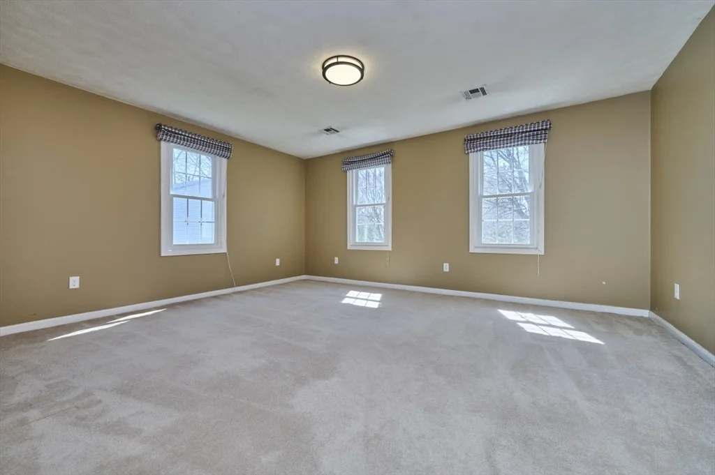 7 Gibbs Valley Path, Framingham