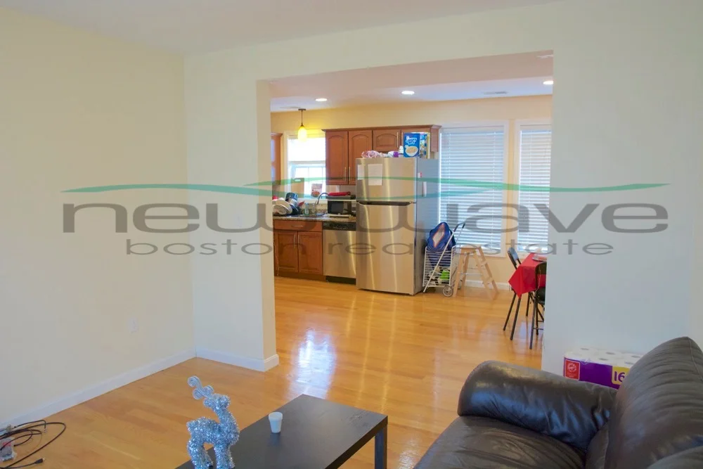 207 Hillside St, Mission Hill