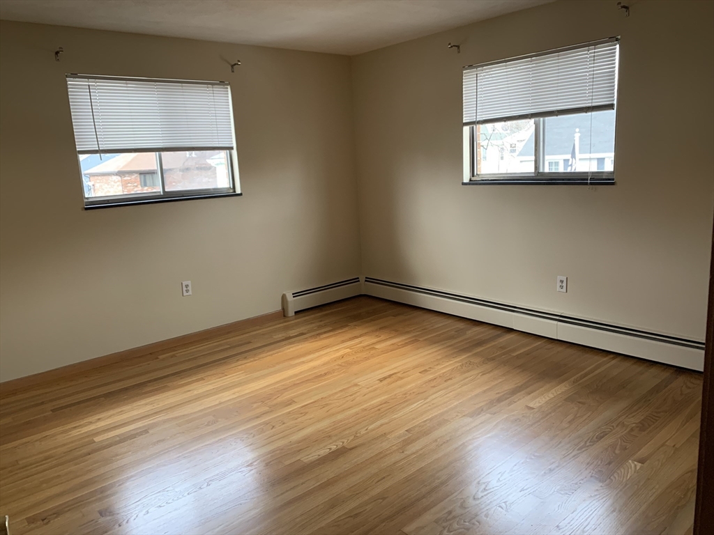 220 School St, Waltham