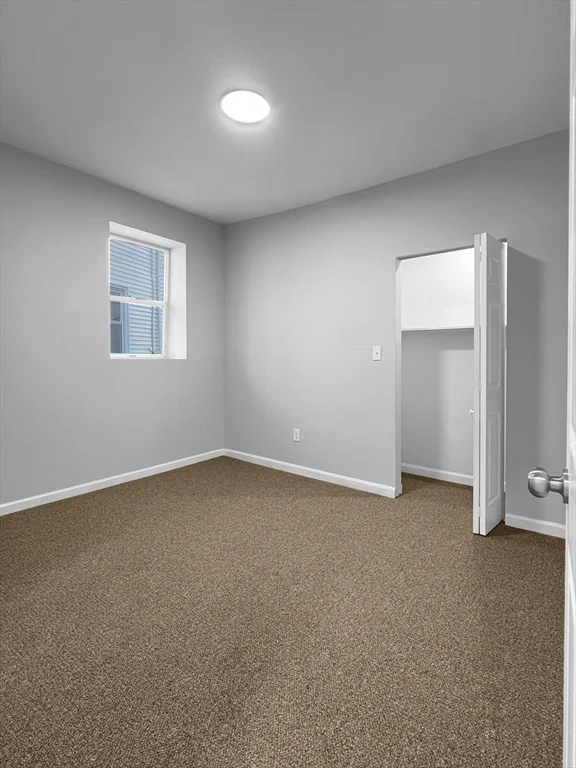 186 Rodman St, Fall River