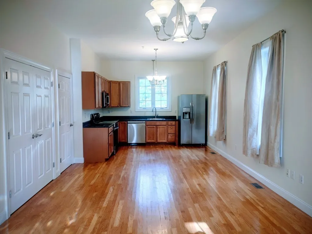 207 John Scott Blvd, Norton