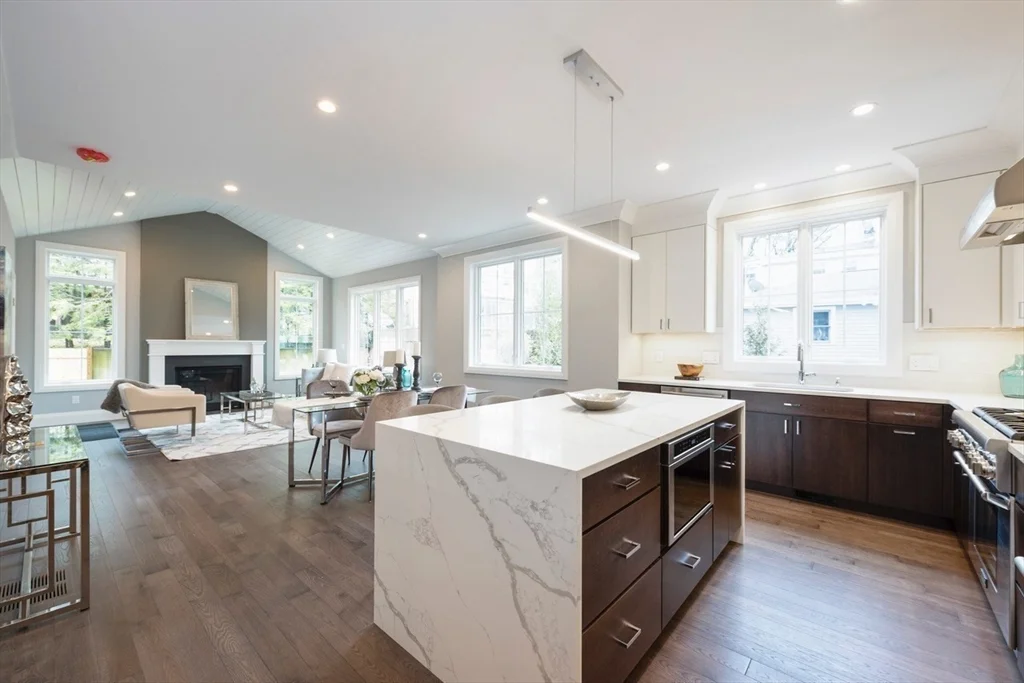 962 Walnut St, Newton