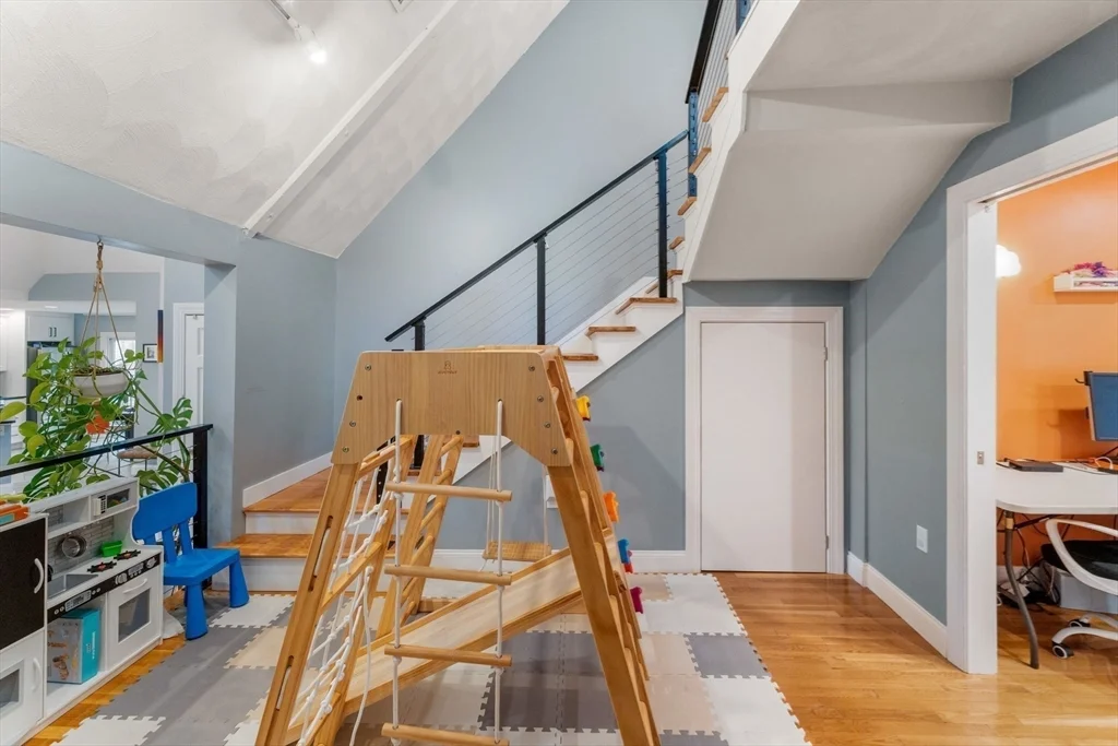 890 Winthrop Ave, Beachmont