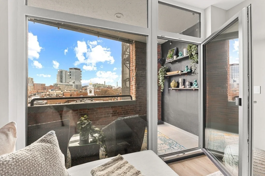 300 Commercial St, Waterfront