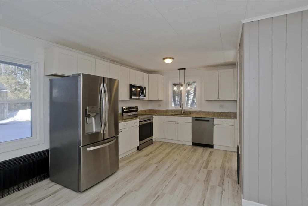 16 Knightville Dam Rd, Huntington