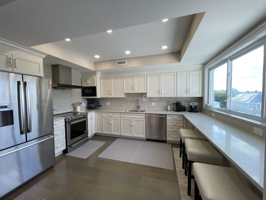 20 Trevalley Rd, Revere