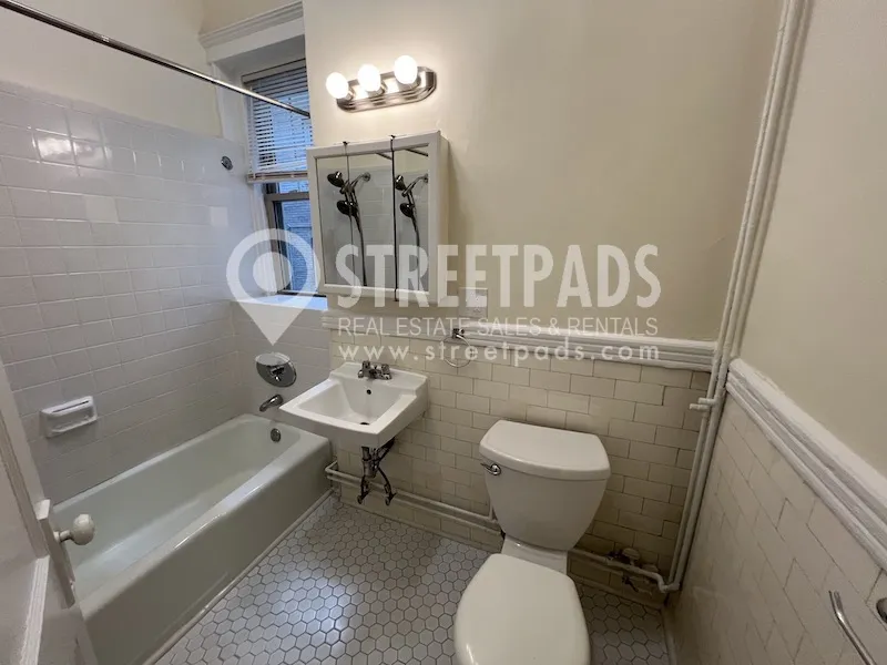 31 Park Dr, Fenway