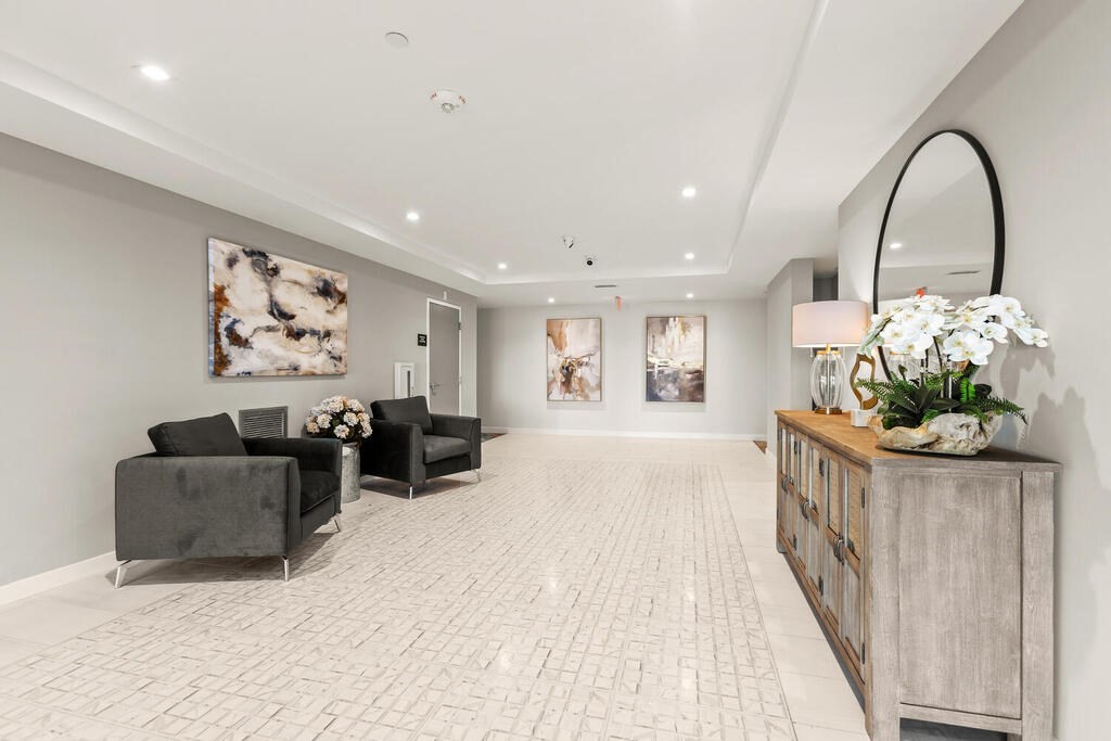 30 Collins Ave, Saugus