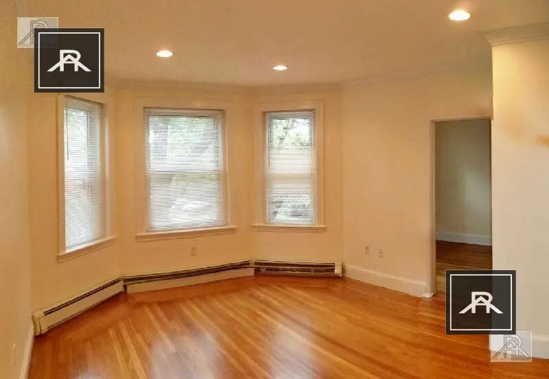 73 Thatcher St, North Brookline