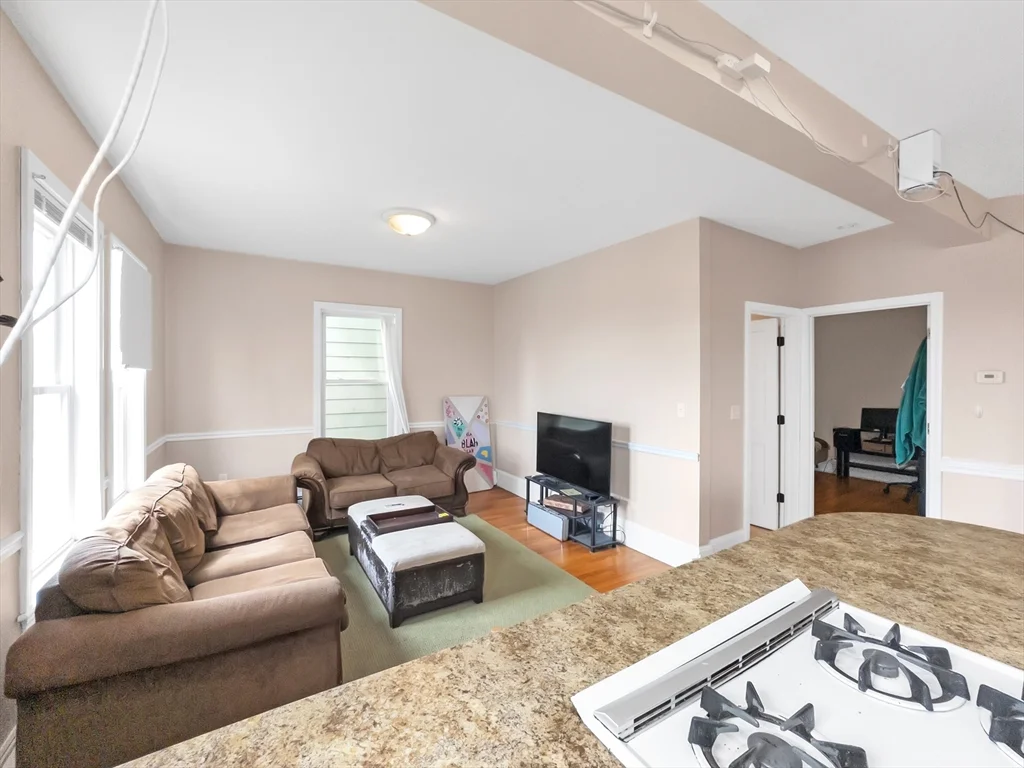 32 Fisher Ave, Mission Hill