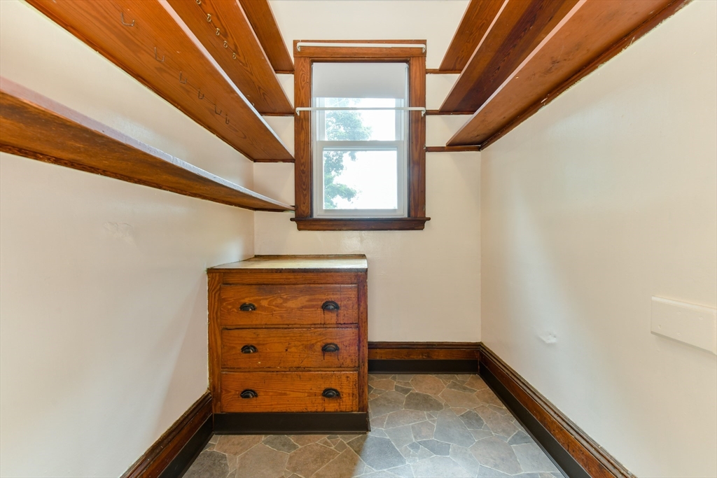 652 South, Roslindale