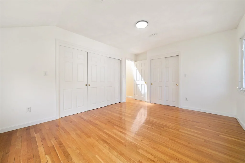 28 Mansfield Rd, Wellesley