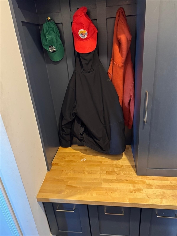 33 Poplar Ln, Hopkinton