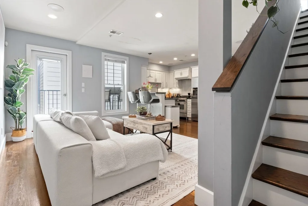 12 Mohawk St, South Boston