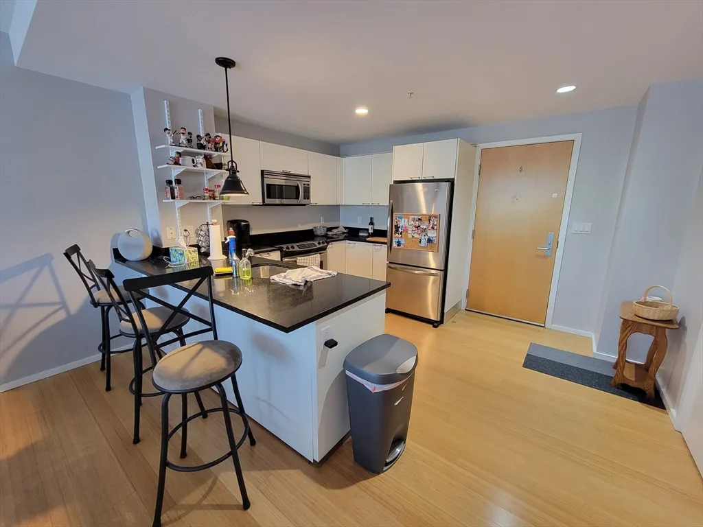 2 Earhart, Cambridge