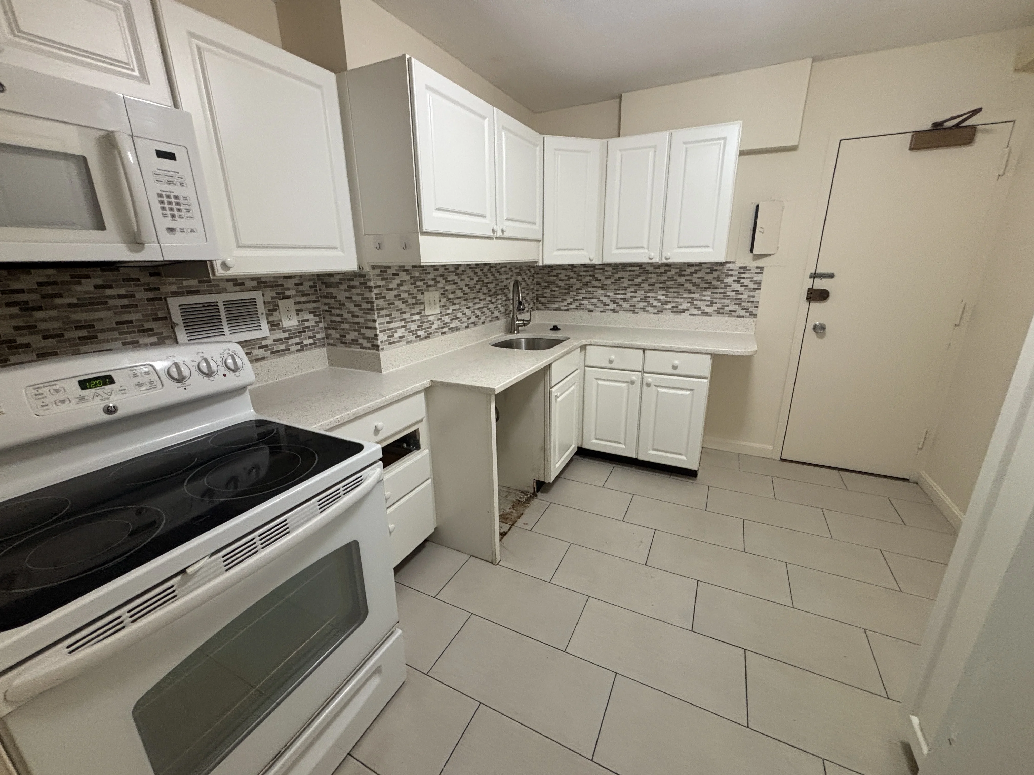 101 Monmouth St, Longwood