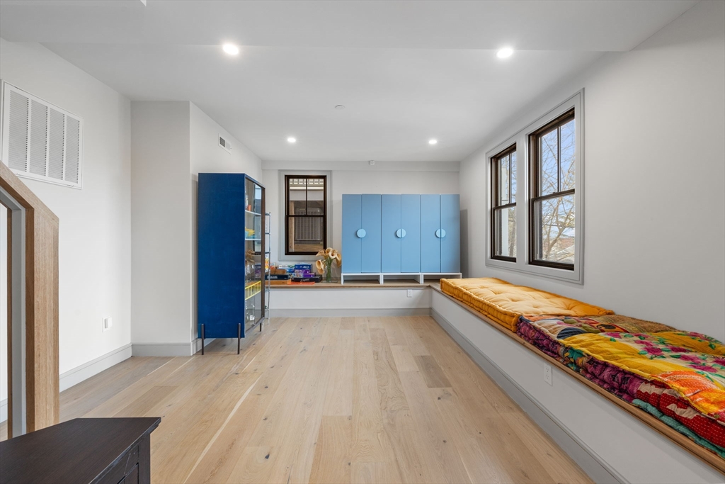 151 Mason Ter, Brookline