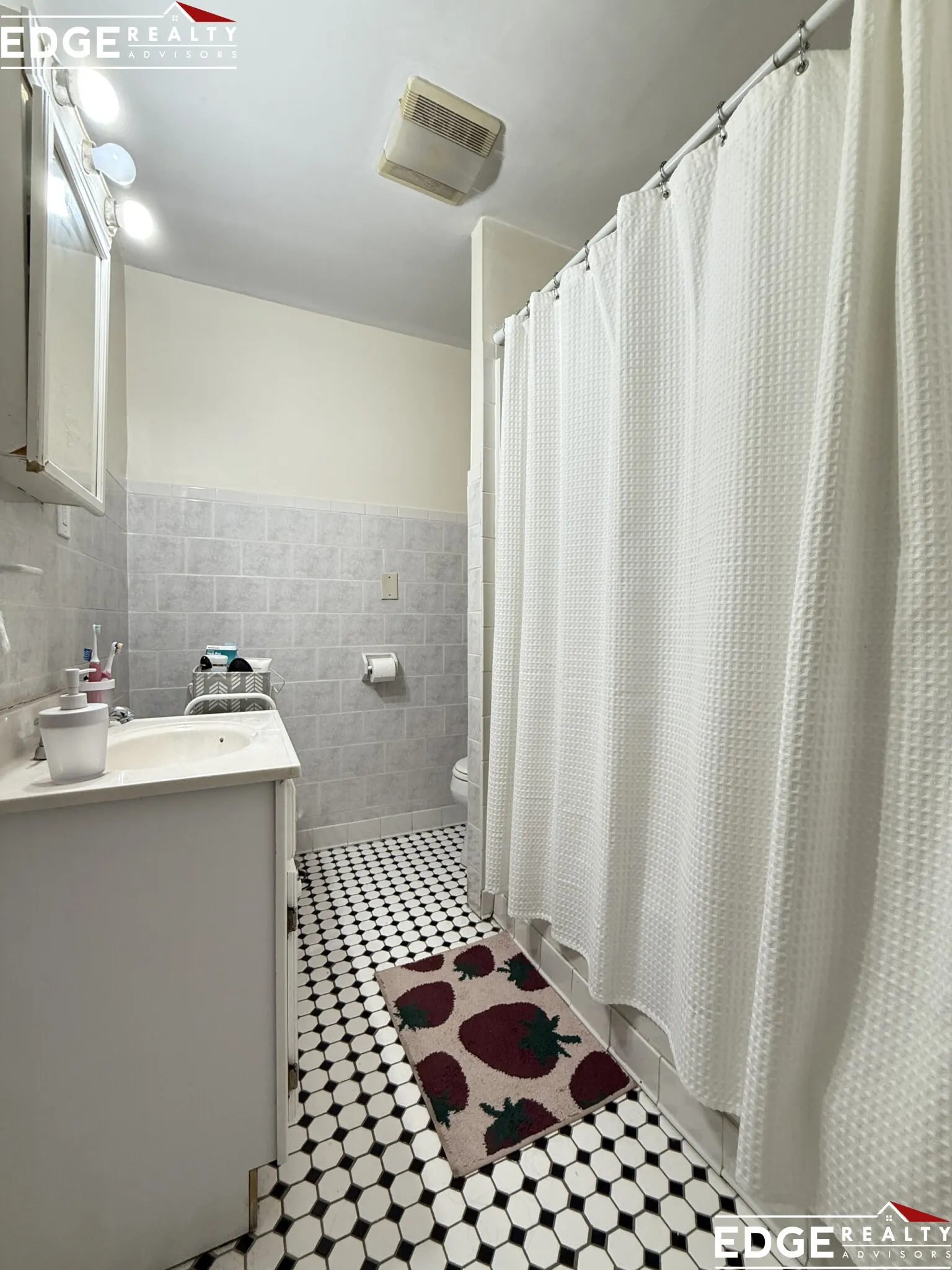 73 Thatcher St, North Brookline