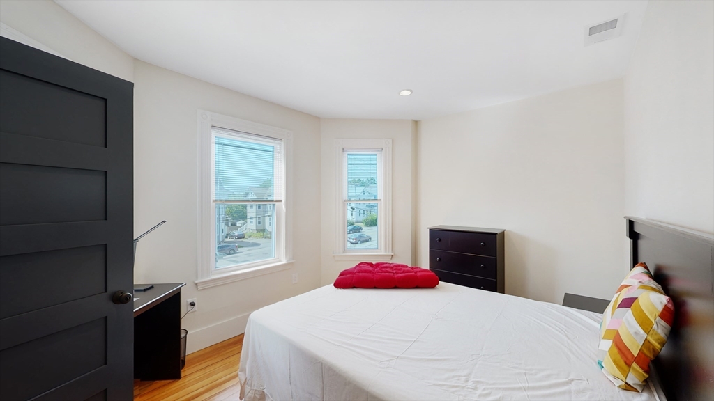 7 Chester Ave, Waltham