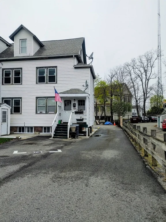 16 Wall St, Foxboro