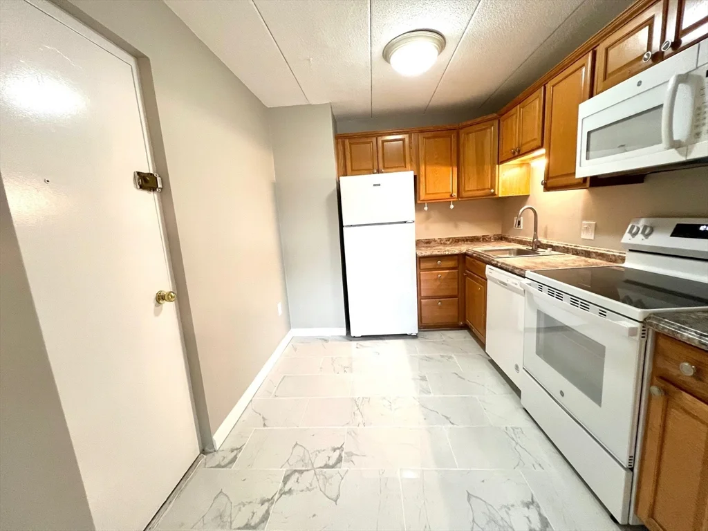 4 Hawes St, Revere