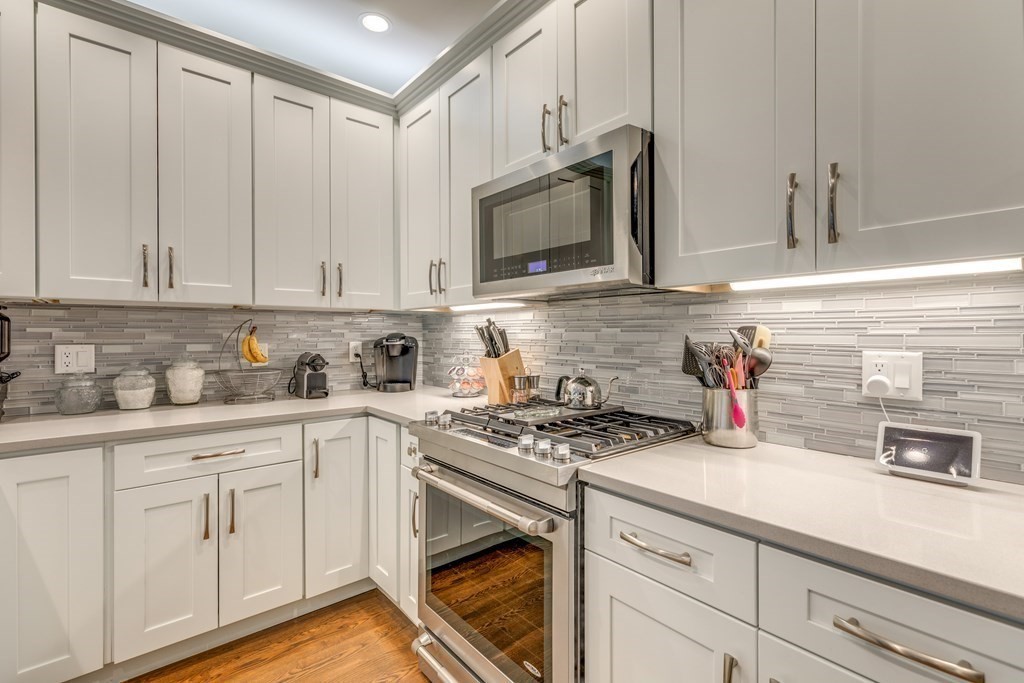 141 W 6th St, South Boston