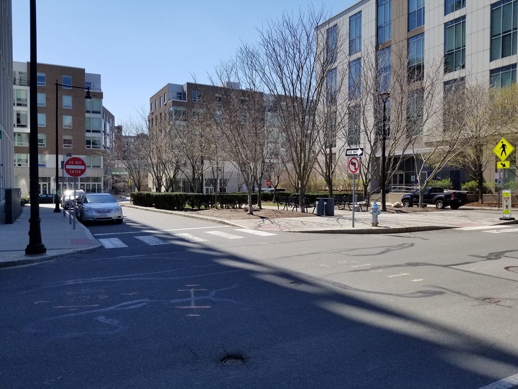 2 Earhart, East Cambridge