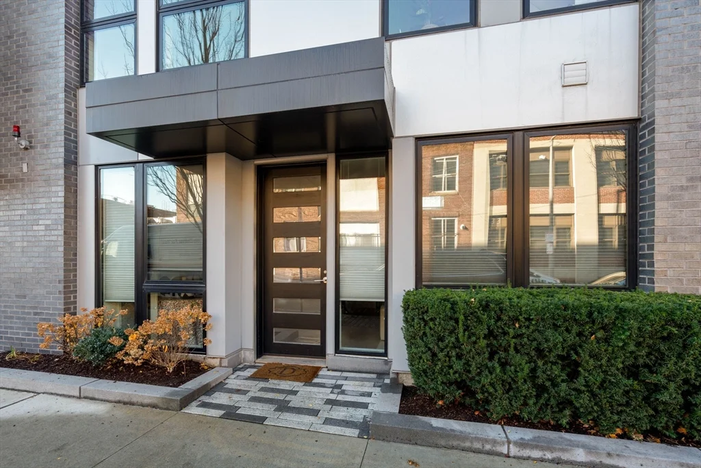 45 W 3rd St, South Boston