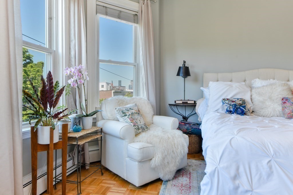 240 W 5th St, South Boston