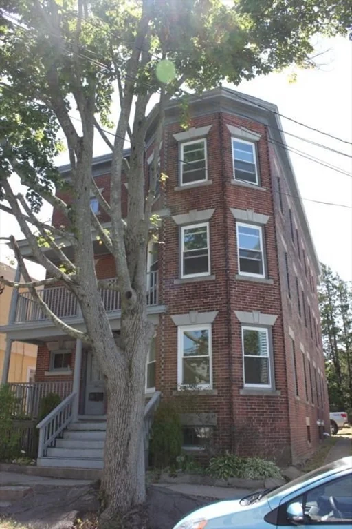 39-41 Cedar St, Salem
