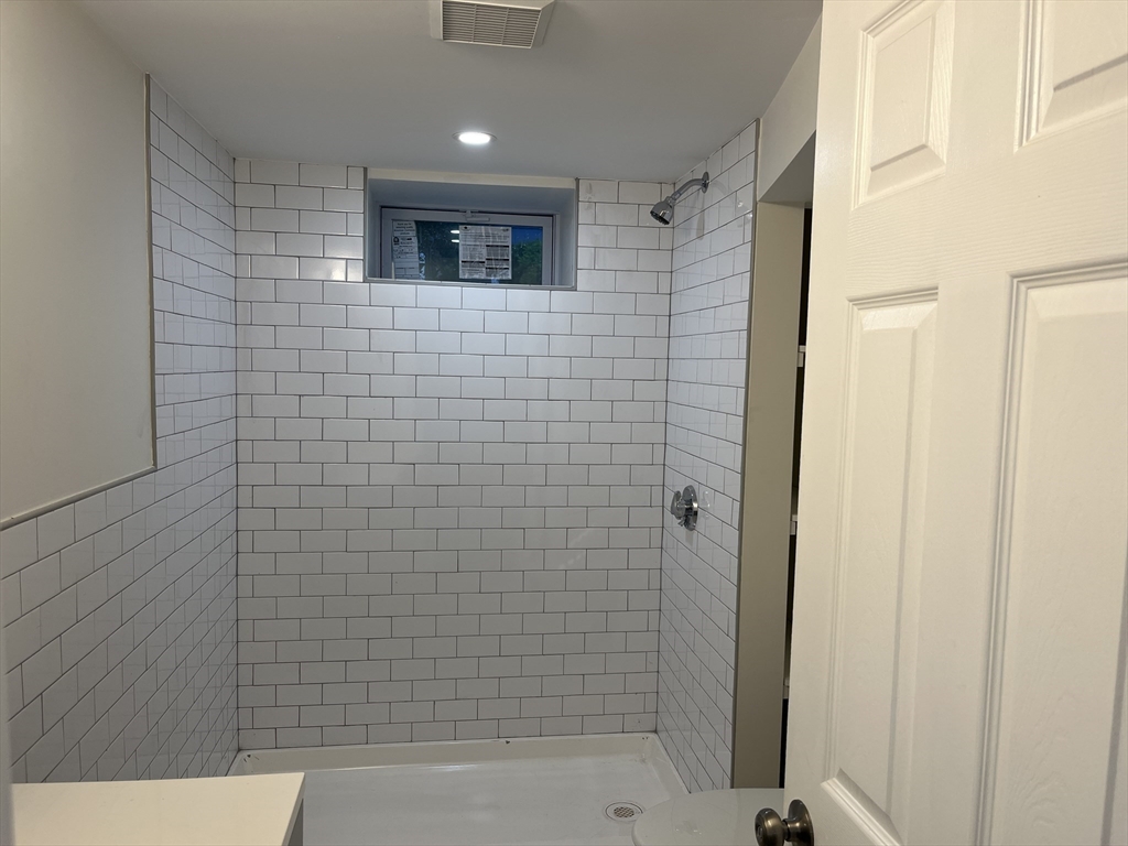 7 Lexington Ave, Hyde Park