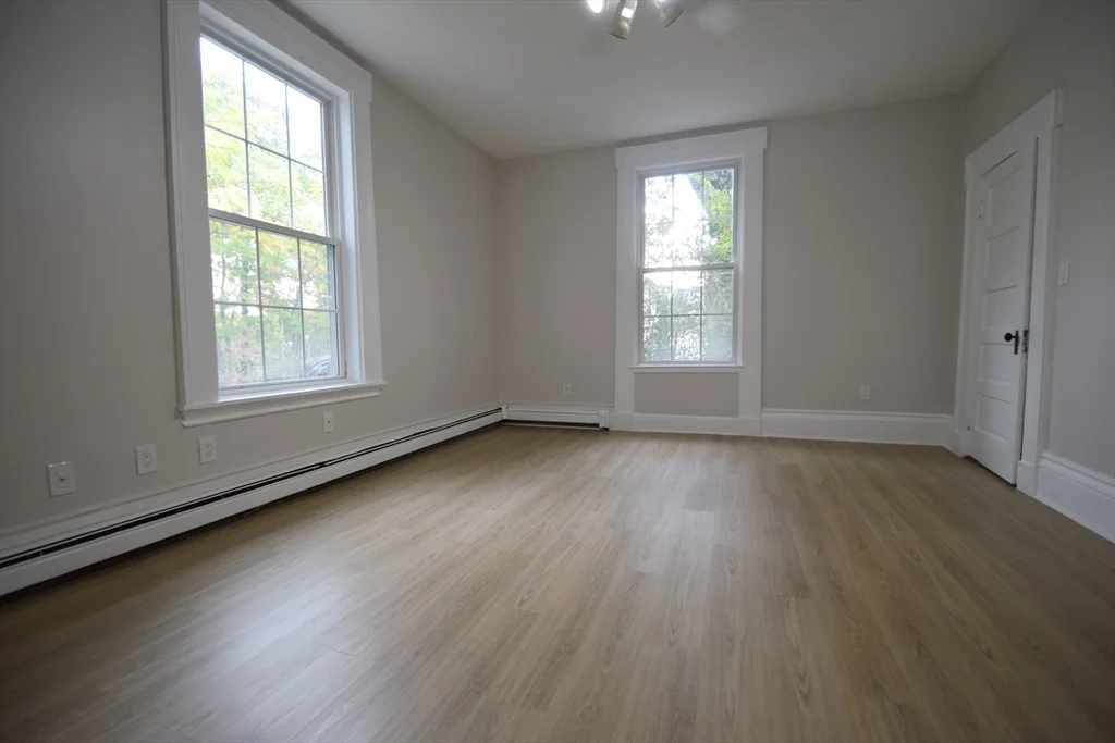 24 Saint James St, Newton