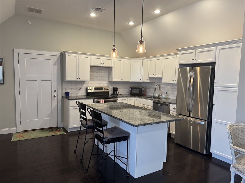 1037 Pleasant St, Bridgewater