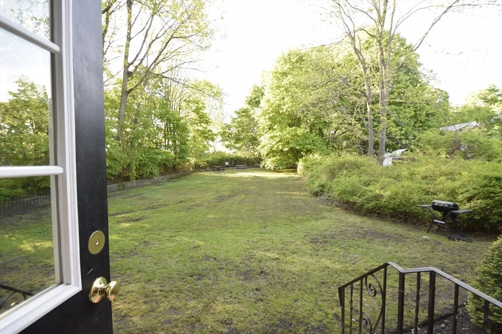 1 Colonial Village Dr, Arlington