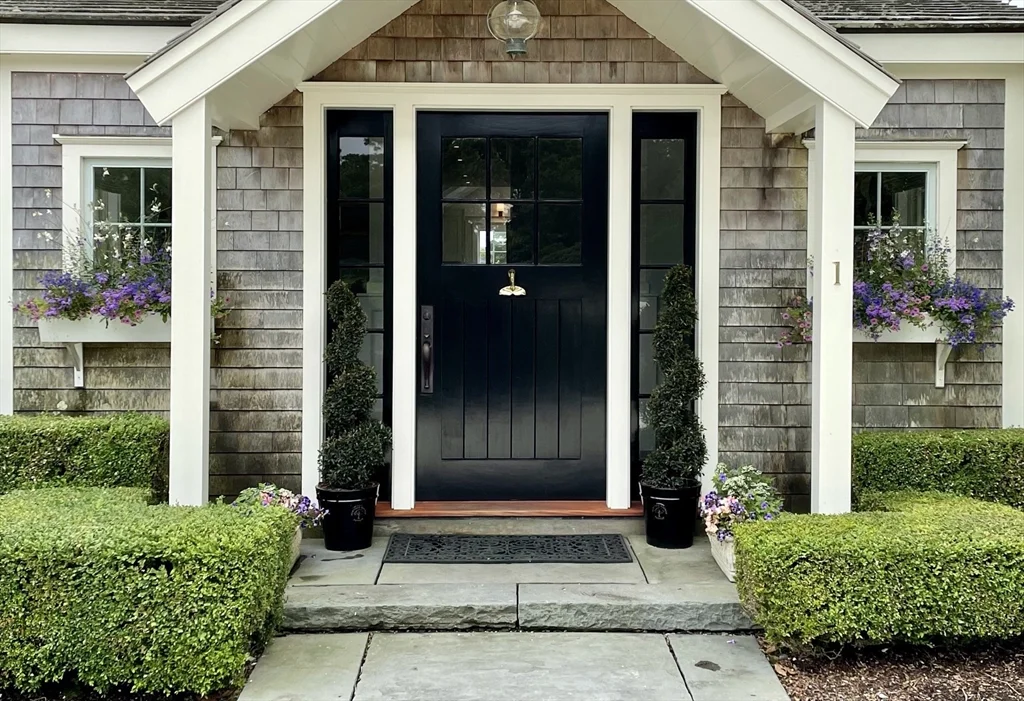 1 Pochick Ave, Nantucket