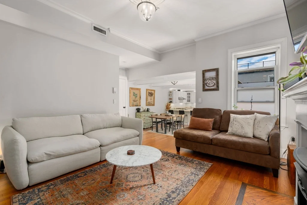 37 Mount Vernon St, Charlestown
