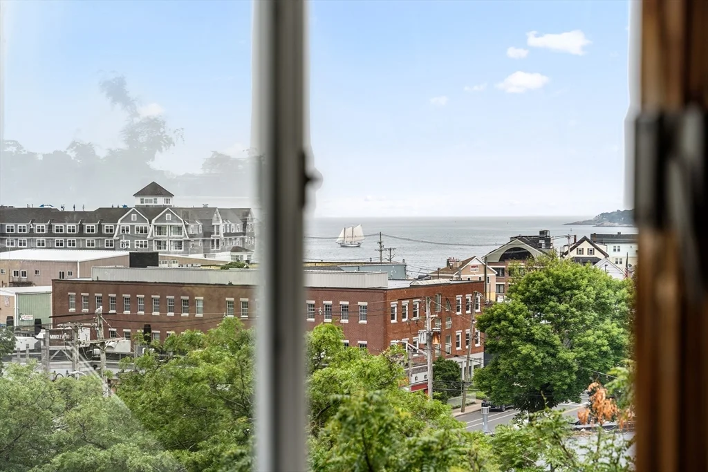 100-102 Main St, Gloucester