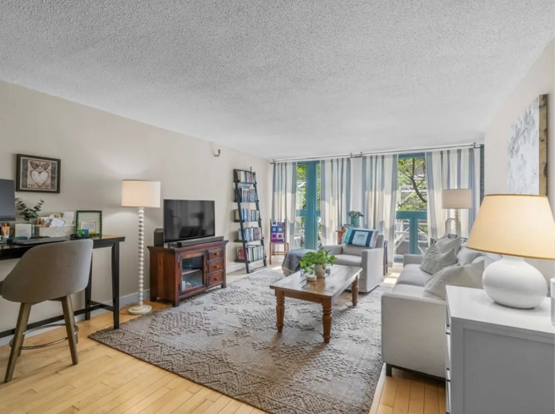 42 8th St, Charlestown