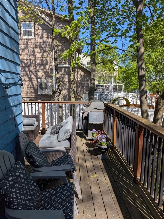 98 Rock Glen Rd, Medford