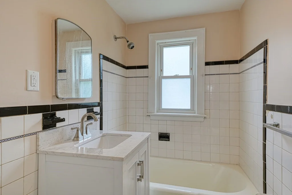 618 Main St, Watertown