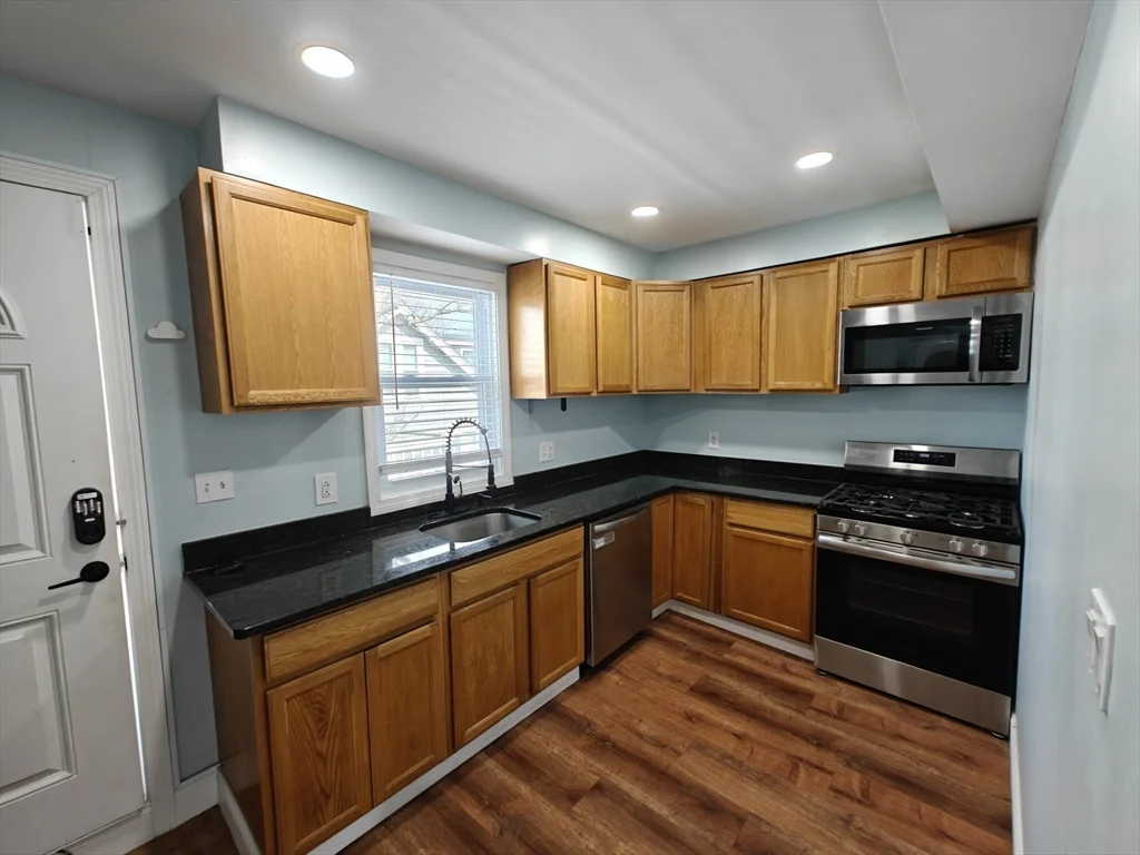 102 Mount Pleasant Ave, Roxbury