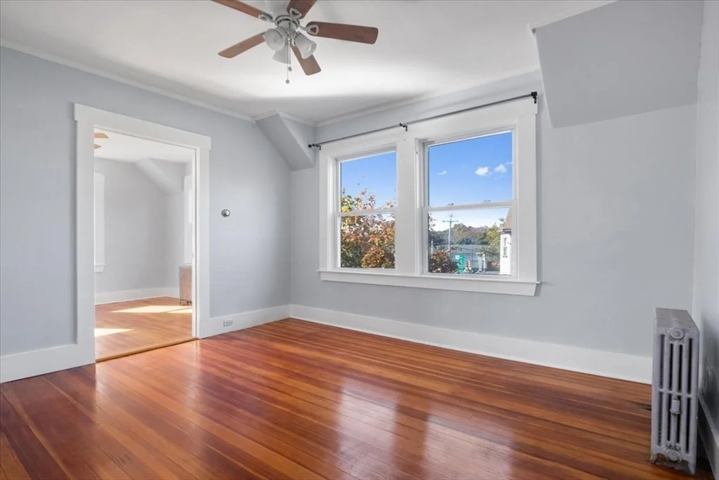 8 Linwood St, Holbrook