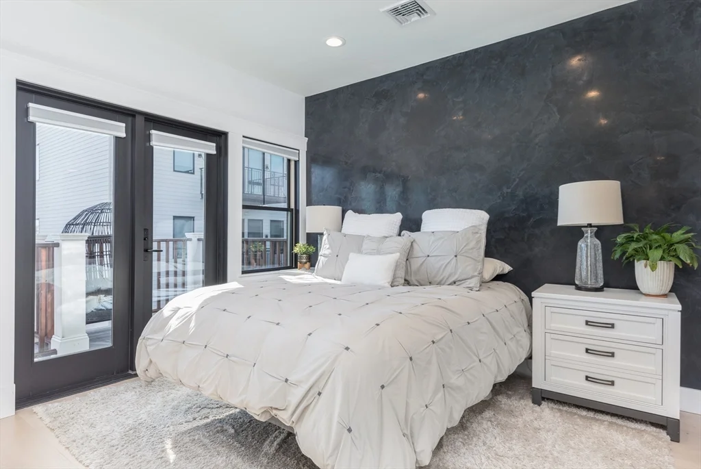 331 Chelsea St, East Boston
