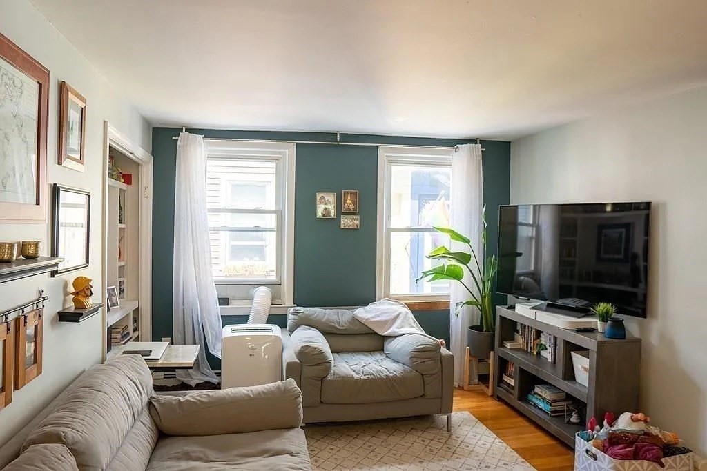 12 Lexington Ave, Charlestown